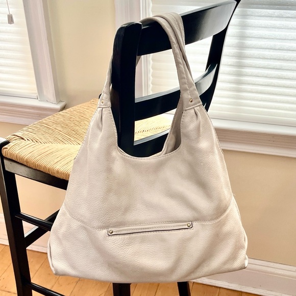 Michael Kors Austin Large Hobo Shoulder Bag Taupe Pebbled Leather w/Snap Closure - Picture 2 of 15